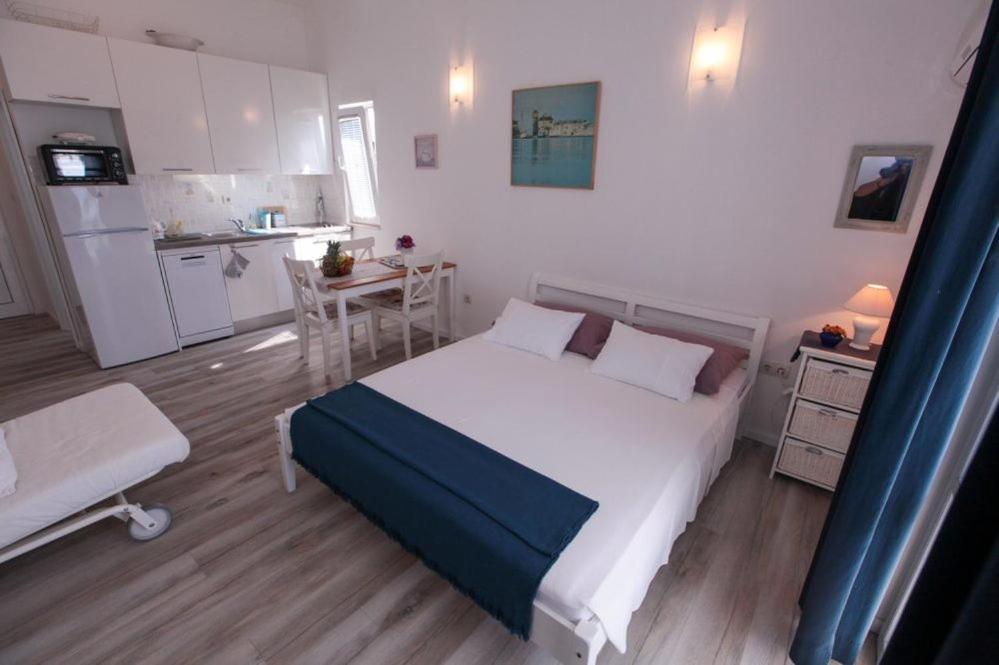 Apartments Luka 罗戈兹尼察 外观 照片