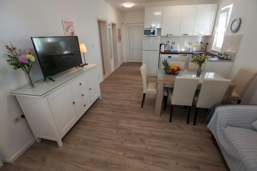 Apartments Luka 罗戈兹尼察 外观 照片