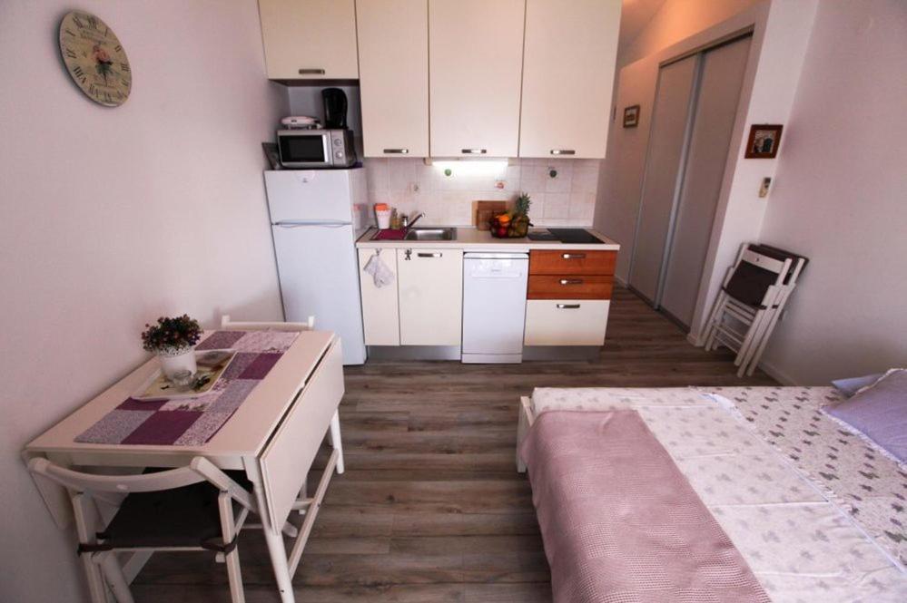 Apartments Luka 罗戈兹尼察 外观 照片