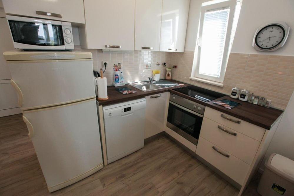 Apartments Luka 罗戈兹尼察 外观 照片