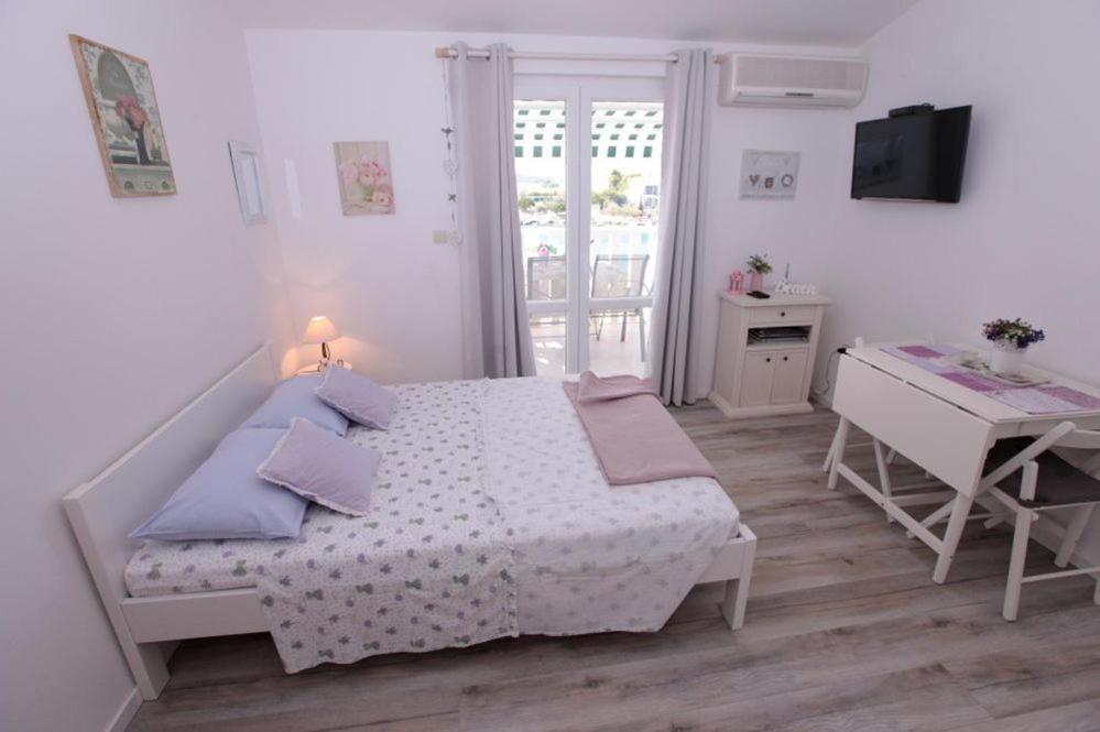 Apartments Luka 罗戈兹尼察 外观 照片