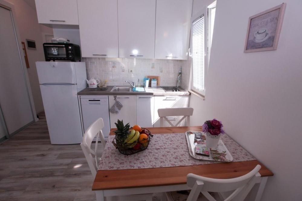 Apartments Luka 罗戈兹尼察 外观 照片